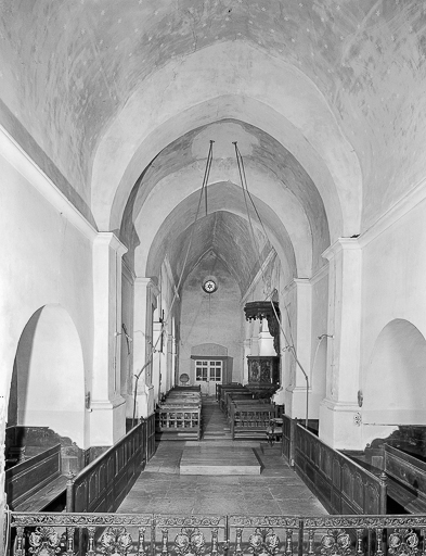 Intérieur : nef vue depuis le choeur. © Yves Sancey / Région Bourgogne-Franche-Comté, Inventaire du patrimoine - 1978