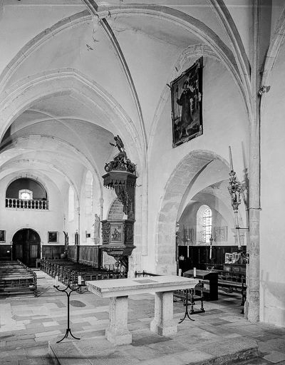 Intérieur : la nef et le transept gauche vus depuis le choeur. © Yves Sancey / Région Bourgogne-Franche-Comté, Inventaire du patrimoine - 1979
