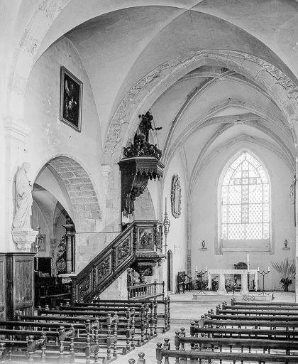 Intérieur : la nef et le choeur vus de trois quarts gauche. © Yves Sancey / Région Bourgogne-Franche-Comté, Inventaire du patrimoine - 1979