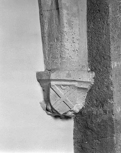 Culot (1) de la 1ère travée du collatéral gauche. © Yves Sancey / Région Bourgogne-Franche-Comté, Inventaire du patrimoine - 1979