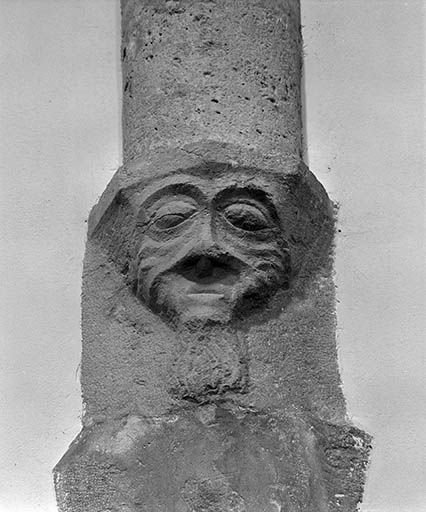 Intérieur : culot de la 2ème travée gauche de la nef. © Yves Sancey / Région Bourgogne-Franche-Comté, Inventaire du patrimoine - 1979