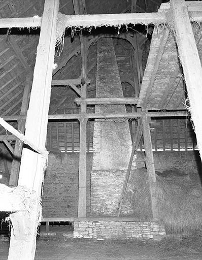 Charpente et cheminée. © Dominique Dominguez / Région Bourgogne-Franche-Comté, Inventaire du patrimoine - 1979
