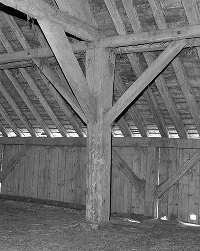 Charpente, partie inférieure au niveau d'une ferme. © Dominique Dominguez / Région Bourgogne-Franche-Comté, Inventaire du patrimoine - 1979