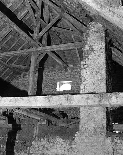 Charpente et cheminée. © Dominique Dominguez / Région Bourgogne-Franche-Comté, Inventaire du patrimoine - 1979