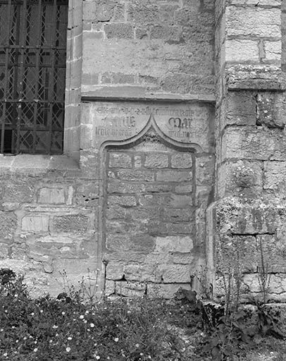 Détail de la face latérale droite : ancienne porte. © Dominique Dominguez / Région Bourgogne-Franche-Comté, Inventaire du patrimoine - 1979