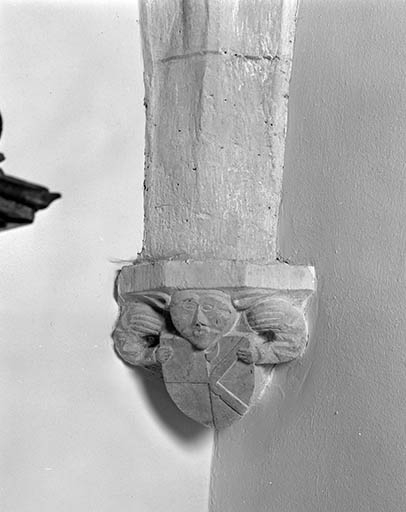 Culot (2) de la 1ère travée du collatéral gauche. © Yves Sancey / Région Bourgogne-Franche-Comté, Inventaire du patrimoine - 1979