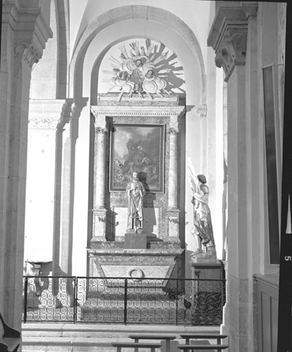 Autel secondaire sud. © Yves Sancey / Région Bourgogne-Franche-Comté, Inventaire du patrimoine - 1979