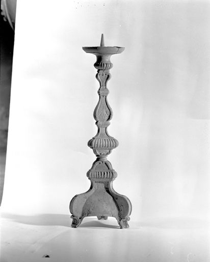 Vue d'un chandelier d'autel. © Yves Sancey / Région Bourgogne-Franche-Comté, Inventaire du patrimoine - 1979