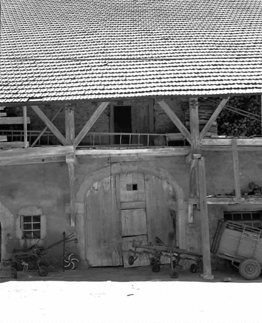 Détail du goutterot sur rue vu de face. © Dominique Dominguez / Région Bourgogne-Franche-Comté, Inventaire du patrimoine - 1979