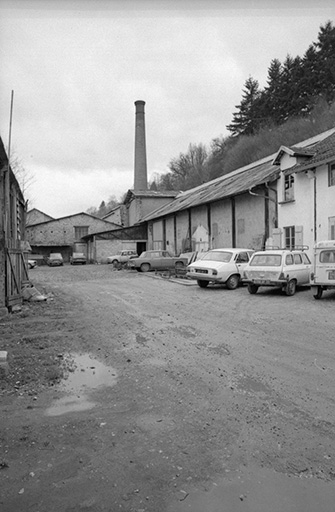 Vue depuis les hangars (T) sur les magasins et le stockage. © J. Dumont / Région Bourgogne-Franche-Comté, Inventaire du patrimoine - 1979