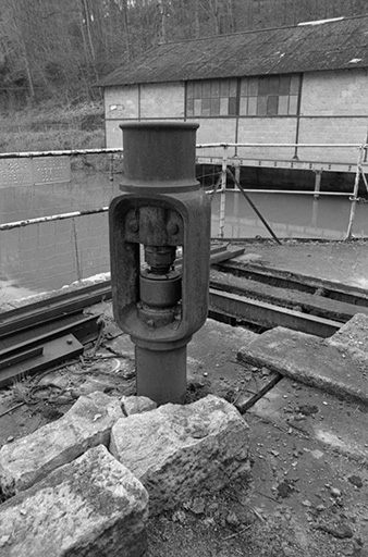 Vue sur le silo (A) à toile. © J. Dumont / Région Bourgogne-Franche-Comté, Inventaire du patrimoine - 1979