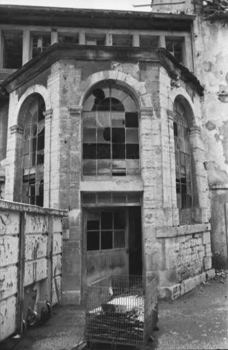 Atelier d'horlogerie. Détail de l'entrée en 1979. © J. Dumont / Région Bourgogne-Franche-Comté, Inventaire du patrimoine - 1979