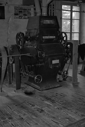 Vue intérieure : broyeuse. © J. Dumont / Région Bourgogne-Franche-Comté, Inventaire du patrimoine - 1979