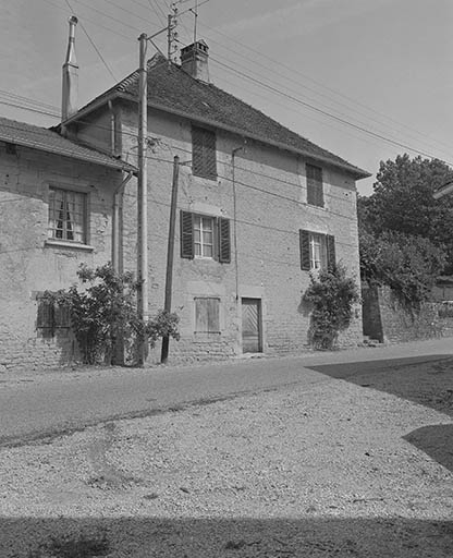 Façade gauche. © Yves Sancey / Région Bourgogne-Franche-Comté, Inventaire du patrimoine - 1979