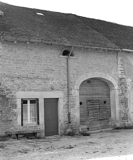 Vue de trois quarts gauche. © Yves Sancey / Région Bourgogne-Franche-Comté, Inventaire du patrimoine - 1979
