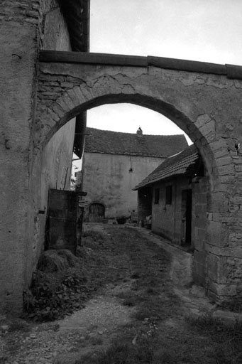 Chemin d'accès. © Bernard Lardière / Région Bourgogne-Franche-Comté, Inventaire du patrimoine - 1979