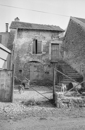 Ferme cadastrée 1958 C3 878 : façade postérieure, sur rue. © Bernard Lardière / Région Bourgogne-Franche-Comté, Inventaire du patrimoine - 1979