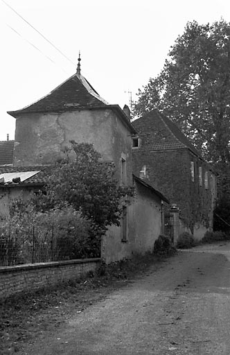 Façades sur rue. © Bernard Lardière / Région Bourgogne-Franche-Comté, Inventaire du patrimoine - 1979