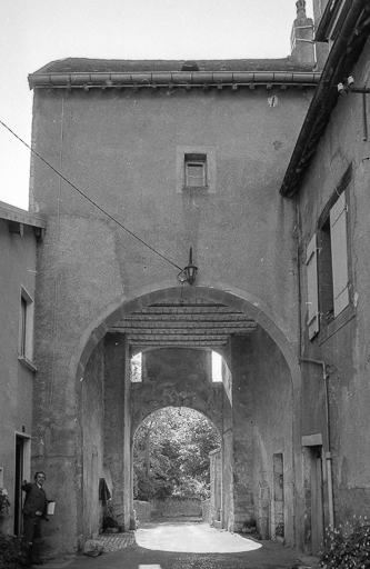 Ouvrage d'entrée : façade sur cour. © Bernard Lardière / Région Bourgogne-Franche-Comté, Inventaire du patrimoine - 1979