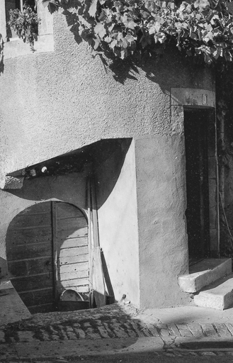 Entrée de cave. © Bernard Lardière / Région Bourgogne-Franche-Comté, Inventaire du patrimoine - 1979