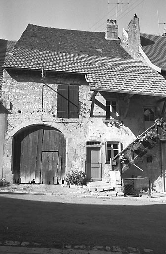 Façade sur rue. © Bernard Lardière / Région Bourgogne-Franche-Comté, Inventaire du patrimoine - 1979