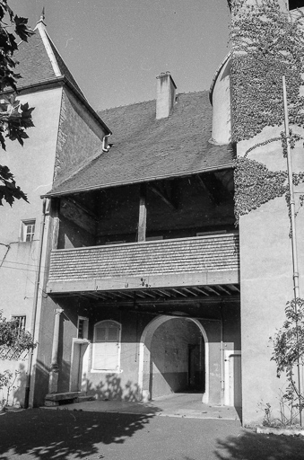 Façade sur cour. © Bernard Lardière / Région Bourgogne-Franche-Comté, Inventaire du patrimoine - 1979