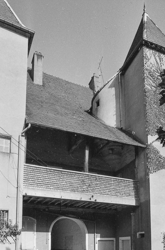 Façade sur cour. © Bernard Lardière / Région Bourgogne-Franche-Comté, Inventaire du patrimoine - 1979