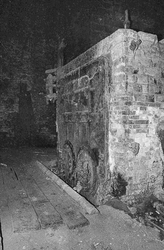 Chaudière de machine à vapeur située à la base du haut fourneau en 1979. © Jack Dumont / Région Bourgogne-Franche-Comté, Inventaire du patrimoine - 1979 Chaudière de machine à vapeur située à la base du haut fourneau en 1979. © Jack Dumont / Région Bourgogne-Franche-Comté, Inventaire du patrimoine - 1979