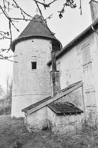 Tour d'enceinte nord en 1979. © Jack Dumont / Région Bourgogne-Franche-Comté, Inventaire du patrimoine - 1979