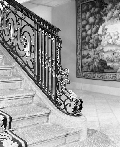 Intérieur, escalier : détail du départ de la rampe en ferronnerie. © Yves Sancey / Région Bourgogne-Franche-Comté, Inventaire du patrimoine - 1980