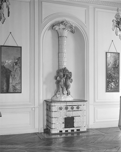 Intérieur, salle à manger : détail du poêle. © Yves Sancey / Région Bourgogne-Franche-Comté, Inventaire du patrimoine - 1980