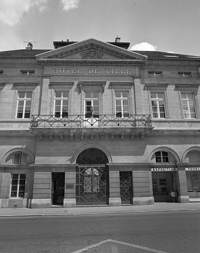 Façade antérieure, partie centrale. © Yves Sancey / Région Bourgogne-Franche-Comté, Inventaire du patrimoine - 1980