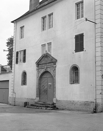 Façade sur la rue Jeanne d'Arc. © Yves Sancey / Région Bourgogne-Franche-Comté, Inventaire du patrimoine - 1980