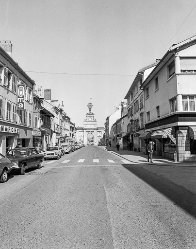 Vue d'ensemble vers la Porte Saint-Pierre. © Yves Sancey / Région Bourgogne-Franche-Comté, Inventaire du patrimoine - 1980
