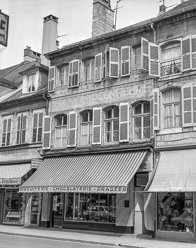 Façade sur rue. © Yves Sancey / Région Bourgogne-Franche-Comté, Inventaire du patrimoine - 1980 Façade sur rue. © Yves Sancey / Région Bourgogne-Franche-Comté, Inventaire du patrimoine - 1980