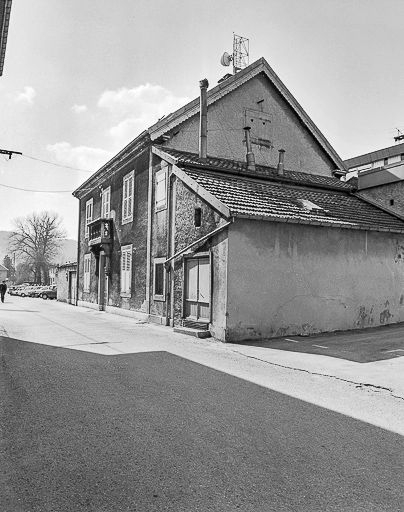 Façades sur rue et latérale droite. © Yves Sancey / Région Bourgogne-Franche-Comté, Inventaire du patrimoine - 1980