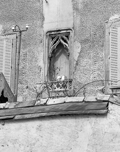 Fenêtre du pignon gauche. © Yves Sancey / Région Bourgogne-Franche-Comté, Inventaire du patrimoine - 1980