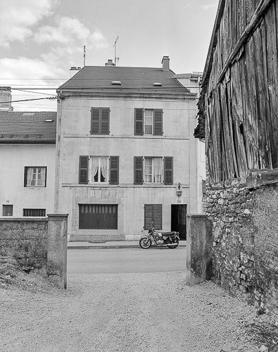 Façade sur rue, vue de face. © Yves Sancey / Région Bourgogne-Franche-Comté, Inventaire du patrimoine - 1980