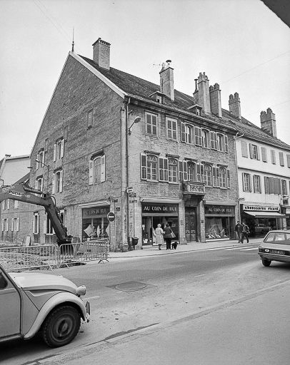Façade sur rue. © Yves Sancey / Région Bourgogne-Franche-Comté, Inventaire du patrimoine - 1980 Façade sur rue. © Yves Sancey / Région Bourgogne-Franche-Comté, Inventaire du patrimoine - 1980