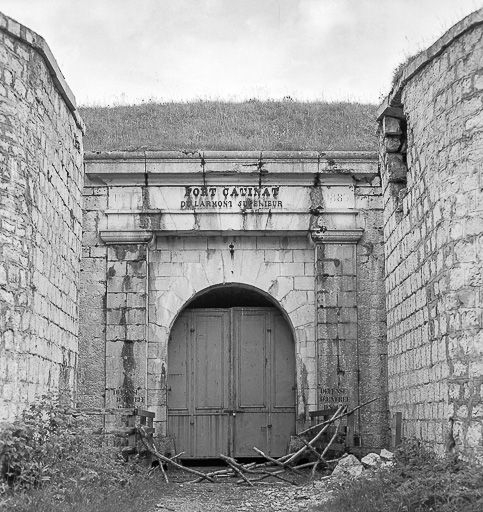 Entrée du fort. © Yves Sancey / Région Bourgogne-Franche-Comté, Inventaire du patrimoine - 1980