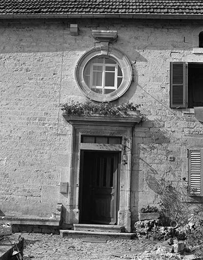 Porte d'entrée du logis. © Yves Sancey / Région Bourgogne-Franche-Comté, Inventaire du patrimoine - 1980