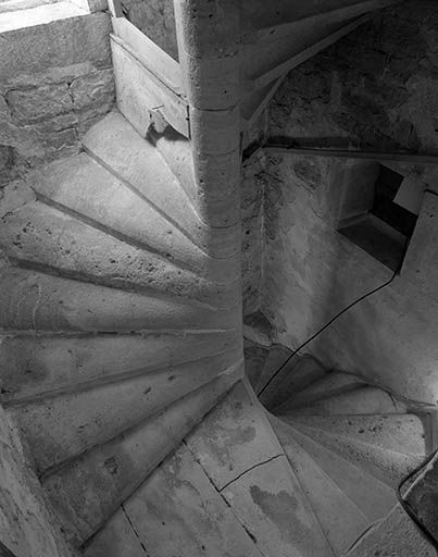 Intérieur : l'escalier en vis. © Yves Sancey / Région Bourgogne-Franche-Comté, Inventaire du patrimoine - 1980