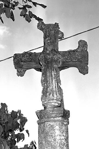 Détail : la Vierge vue de face. © Yves Sancey / Région Bourgogne-Franche-Comté, Inventaire du patrimoine - 1980