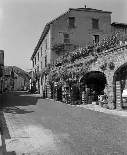 Façade antérieure de trois quarts gauche. © Yves Sancey / Région Bourgogne-Franche-Comté, Inventaire du patrimoine - 1980