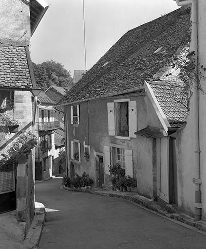 La descente de la rue de Reine. © Yves Sancey / Région Bourgogne-Franche-Comté, Inventaire du patrimoine - 1980