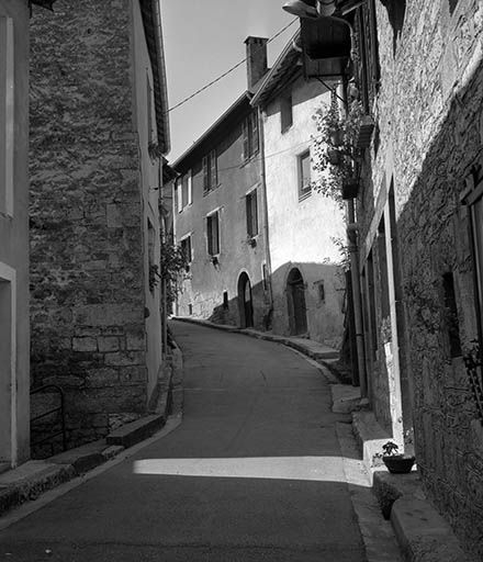 La montée de la rue de Reine. © Yves Sancey / Région Bourgogne-Franche-Comté, Inventaire du patrimoine - 1980