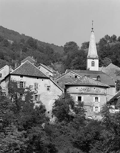 Vue générale du site depuis le sud. © Yves Sancey / Région Bourgogne-Franche-Comté, Inventaire du patrimoine - 1980