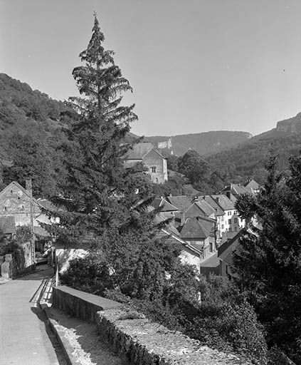 Vue générale depuis la rue de Reine. © Yves Sancey / Région Bourgogne-Franche-Comté, Inventaire du patrimoine - 1980