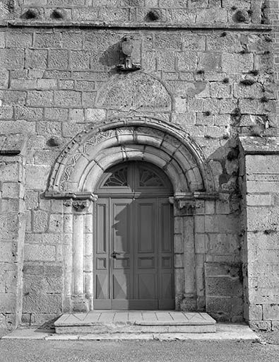 Le portail. © Yves Sancey / Région Bourgogne-Franche-Comté, Inventaire du patrimoine - 1980 Le portail. © Yves Sancey / Région Bourgogne-Franche-Comté, Inventaire du patrimoine - 1980