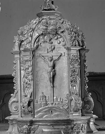 Dais d'exposition : vue de face © Yves Sancey / Région Bourgogne-Franche-Comté, Inventaire du patrimoine - 1980